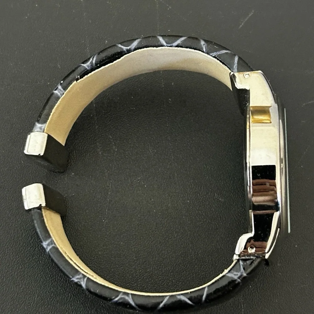 Chico's Silver Tone Roman Numeral Cuff Watch Black Crackle Band Womens Quartz Jp
